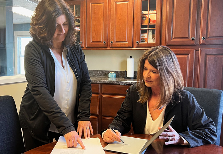 Hennessey and Vallee at table